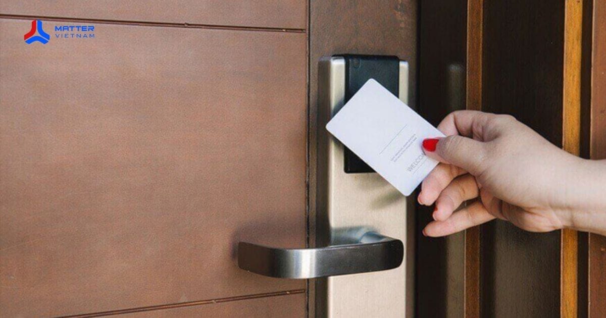 Kinh nghiệm sử dụng kh&oacute;a cửa th&ocirc;ng minh an to&agrave;n v&agrave; hiệu quả